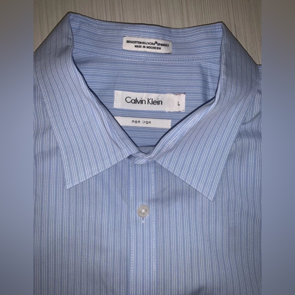 MENS Calvin Klein button down size L - pre own gently worn
